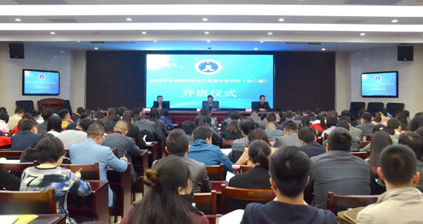 2016年10月18日至11月2日，省律协组织全省实习律师在兰州进行了申请律师执业人员集中培训，两期参加培训的人员有500余人，集中培训16天。 本次培训安排省司法厅律师公证工作管理处负责人及十多名省