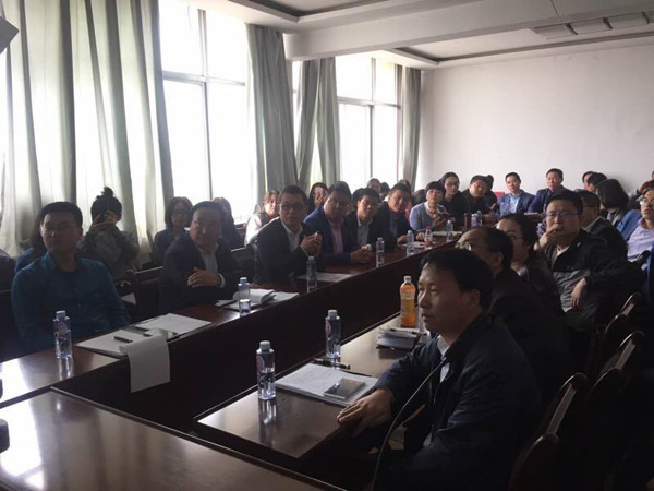 为了提升青年律师执业技能，促进青年律师相互交流，开拓创新，5月7日庆阳市律师协会青年律师工作委员会，以“新形势下青年律师的发展”为主题，举办了庆阳市首届青年律师沙龙，这次活动以参加甘肃省律协举办的上海