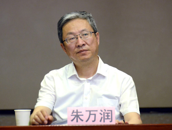 6月17日，省律协涉法涉诉信访案件工作委员会2017年度年会在兰州召开，省律协监事长朱万润出席会议。省律协副会长、委员会主任王祖国主持会议。 会议首先介绍了省律协成立该委员会的性质、成立目的和主要工作