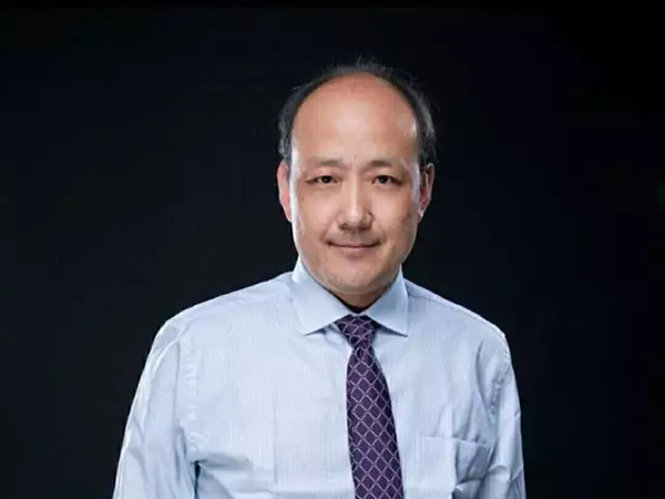 一个世纪前，面对积贫积弱一盘散沙任人宰割的祖国深陷内忧外患的深渊，先贤梁启超振臂疾呼：少年强则国强，少年进步则国进步。铮铮之音如黄钟大吕，至今响彻寰宇。这话很可以用到今日中国之青年律师身上：青年律师强