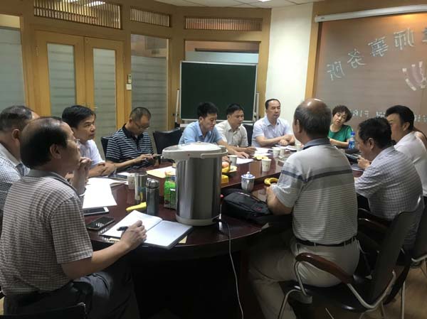 8月2日，甘肃省律师协会直属分会党总支在甘肃天问律师事务所召开总支会议。省律协直属分会党总支书记赵耀主持会议。