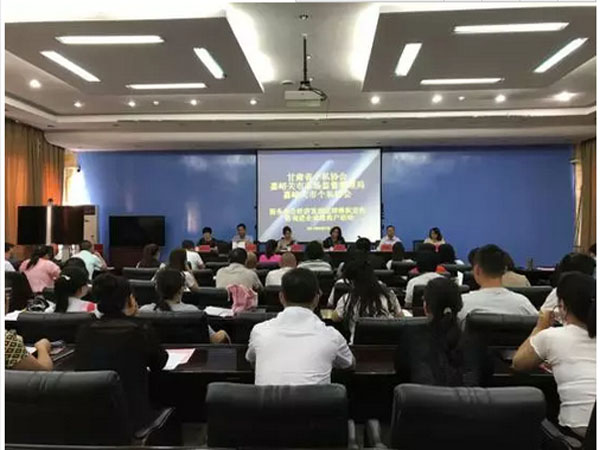 2017年7月30日－8月4日，甘肃金城律师事务所受邀与甘肃省个体私营企业协会法律维权服务中心共同组织开展了“服务非公经济发展法律维权宣传咨询进企业进商户”活动，本所赵鸿岳律师、许凯年律师、吴春燕律师