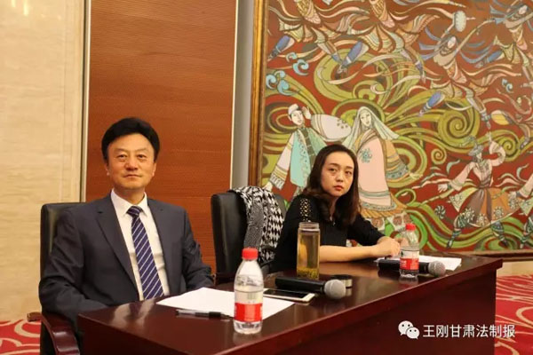 二十六年律师职业的磨砺，使他在公司企业法律顾问、政府法律顾问、刑事辩护、部分专业性较强的民事代理等业务方面，积累了较为丰富的经验，在甘肃律师界成为佼佼者。他就是赵耀，一级律师，现担任甘肃光明律师事务所