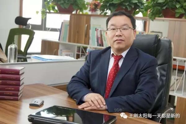 胡生杰，甘肃载坤律师事务所合伙人律师。作为甘肃律师界较早践行专业化、团队化的胡生杰律师及他的合作团队，已经率先在专业化道路上努力摸索和前进，在业内树立起了一面践行专业化、团队化的旗帜。