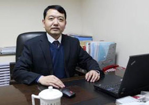 李律师仔细分析案情后，认为办好本案的关键是：一、查清事实，准备好诉讼证据，二、想办法让农民工拿到拖欠的工资，只有让农民工的工资落到实处，才能有效化解社会矛盾。