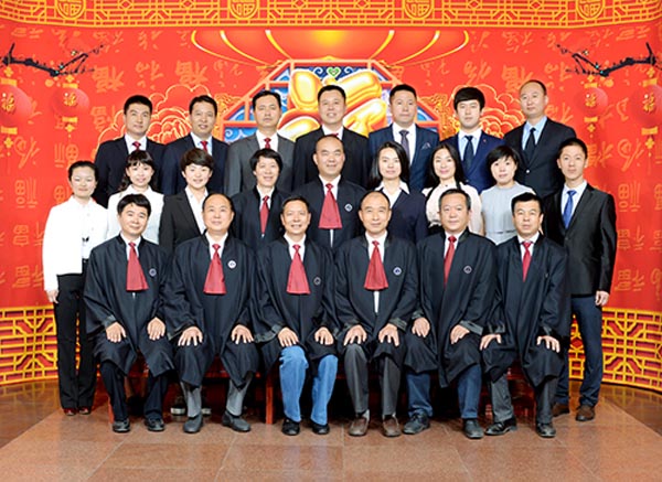北京市齐致（兰州）律师事务所成立于2007年5月16日，现有执业律师22名，实习律师、律师助理及行政工作人员11名。自成立以来，事务所先后被评为“五好党支部”、“优秀律师事务所”、“十佳律师事务所”、