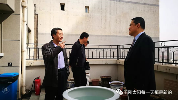 这几年，对甘肃律师和部分律师事务所报道比较多一些，也常常听朋友谈及律师，谈及律师事务所和律师的发展，“万金油”可以说是形容当今执业律师最常用的一个热门词，民事、刑事、行政、公司商务、审合同、谈判、讲课