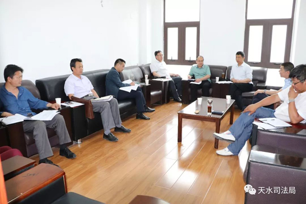 7月6日，中国共产党天水市律师行业委员会在市司法局会议室召开第二次会议,会议由市司法局党组成员、副局长、天水市律师行业党委书记昌业庚同志主持，党委班子全体成员参加了会议。