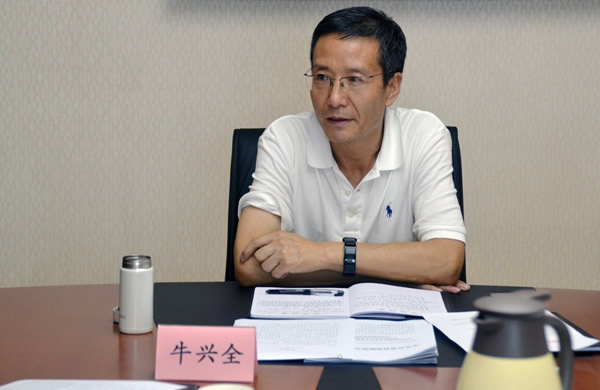 8月20日下午，甘肃律师行业党委召开理论中心组学习会议，专题学习习近平新时代中国特色社会主义思想。省司法厅党委委员、副厅长、甘肃律师行业党委书记牛兴全主持会议。