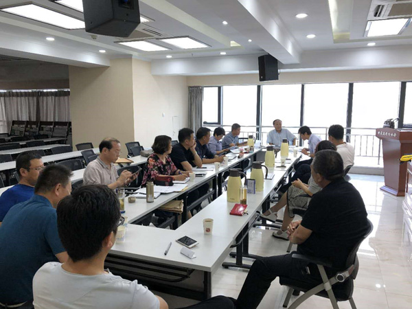 省律师协会惩戒委员会第五次全体会议于2018年8月26日在兰州举行。应到委员19人，实到14人，符合规定人数。会议由惩戒委员会主任孙赓主持。