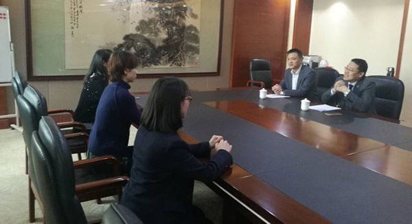 12月4日，在以第五个国家宪法日和全国首个“宪法宣传周”活动为契机，省律协副会长、民营经济律师法律服务队副队长王祖国等深入民营企业开展了法律服务活动。