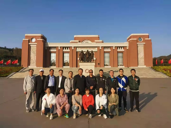 9月28日至29日，庆阳市律师行业党委组织党员律师代表赴照金陕甘边革命根据地纪念馆开展“主题党日”活动，庆阳市司法局党组成员、副局长、市律师行业党委书记刘志杰，市律师行业党委副书记、市律师协会副会长马