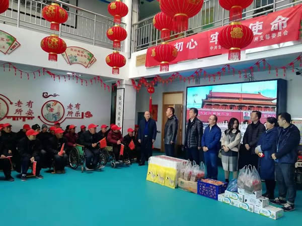 寒意渐浓，情意却暖。11月14日下午，甘肃神舟律师事务所党支部组织党员和入党积极分子及非党员律师前往酒泉市敬老院、酒泉市社会福利院开展"法律惠民 关爱老人"主题党日活动。