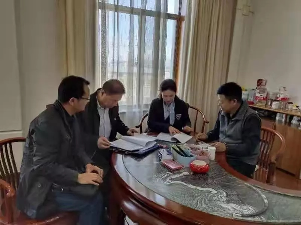 嘉峪关市律师行业党委“不忘初心、牢记使命”主题教育开展以来，润物律师党支部坚持强理论、守初心的政治教育的同时，以开展民营企业法治体检为契机，于2019年11月13日，深入民营企业，将主题教育精神实质通