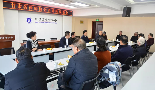 12月20日，甘肃律协召开2020年度迎新年老律师座谈会。原省司法厅副厅长王良田应邀出席座谈会。老年律师工作委员会主任李勇主持座谈会。甘肃律师行业党委专职副书记年发苗、省律协副会长赵耀、省律协副秘书长