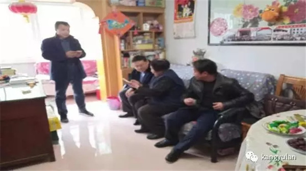 寒冬腊月，新春将至。2020年1月17日，省律师行业党委副书记年发苗、省律师协会副会长王祖国带着省律师行业党委、省律协对老律师的关心和祝福，冒着严寒来到天水开展走访慰问老律师活动。天水市律师协会副会长