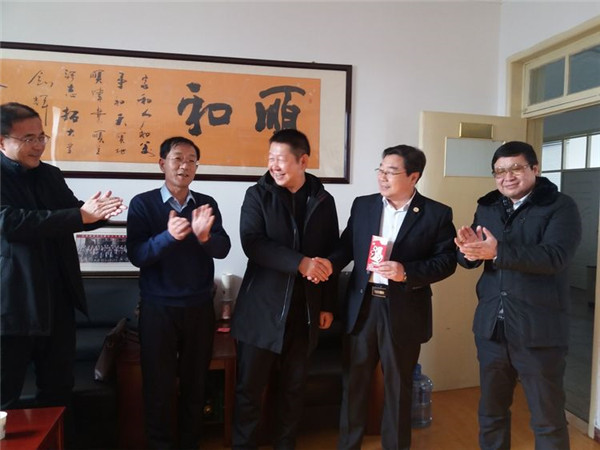 2020年1月14日13时许，甘肃省律师协会秘书长张维武驱车踏雪从金城来到金昌，代表省律协慰问我市的老病律师。市司法局二级调研员、市律师行业党委书记万国川、市律师协会会长陈炷昌等人陪同。