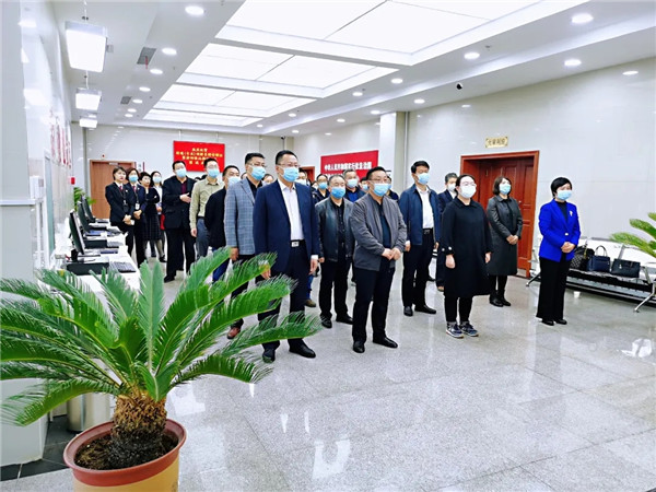 4月7日,张掖市首家“律师驿站”在张掖市中级人民法院揭牌。市司法局党组书记、局长杨瑗芳，市中级人民法院党组成员、副院长黄永利共同为律师驿站揭牌。市中级人民法院党组成员、政治部主任王彬主持揭牌仪式，市中
