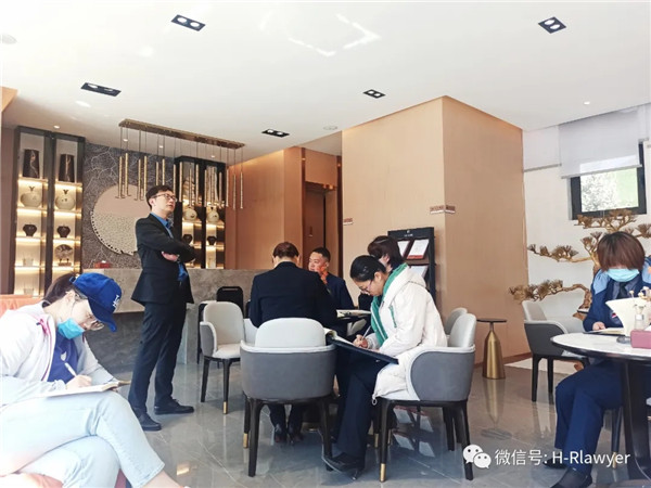 日前疫情防控正呈积极向好的态势发展,在全力抓好疫情防控的同时,有序恢复生产生活秩序也至关重要。