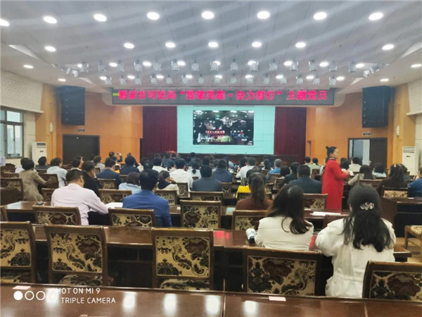 2020年注定是不平凡的一年，新年伊始，新型冠状病毒便在神州大地上蔓延，来势凶猛，感染之快，在国难当头，涌现出了一批勇敢的人，我们称之为“逆行者”。在疫情愈发严重的情况下，他们逆着风，砥砺前行。在这次