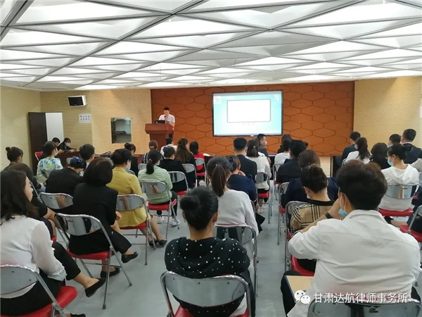 为推动企业依法安全有序复工复产，进一步优化法治营商环境，发挥律师职能作用，2020年6月16日下午，兰州市城关区人民法院联合甘肃达航律师事务所、甘肃瀛强律师事务所赴兰州万佳家具有限公司开展法律服务进企