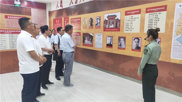 在“七一”建党节来临之际，为了深切缅怀革命先烈，学习、传承、弘扬革命先烈精神，坚持和加强党对律师工作的全面领导，增强广大律师走中国特色社会主义法治道路的自觉性和坚定性，6月20日，甘肃陇凤律师事务所与