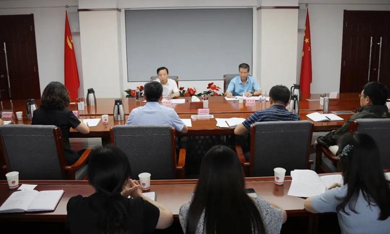 近日，甘肃省司法厅党委书记、厅长牛纪南主持召开司法鉴定、公证行业管理座谈会，专题听取厅公共法律服务管理处、省公证协会、兰州市国信公证处工作情况汇报，并就行业管理中存在重点难点问题同各行业协会负责人和相
