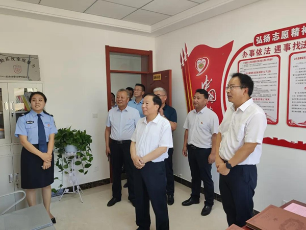 近日，甘肃省司法厅党委书记、厅长牛纪南一行到张掖、金昌、武威调研司法行政工作。他强调，要把司法行政工作放到统筹疫情防控和经济社会发展大局中推动、谋划，全力以赴为党委政府中心工作、重点工作提供法律服务和
