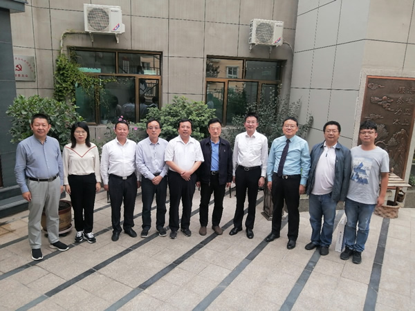 9月8日下午，安徽省律师协会副会长张晓健一行6人莅临甘肃考察交流。省律协副会长赵耀、王祖国，省律协秘书长张维武、副秘书长赵庆华陪同考察。