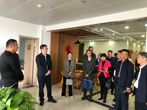 9月27日下午，省司法厅党委委员、副厅长、省律师行业党委书记韩世峰，省司法厅律师工作处处长李智，省律师协会秘书长张维武一行莅临我市督导检查律师行业专项整治活动开展情况。酒泉市市政府副秘书长黄朝流，市司