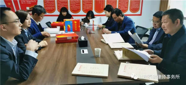 2020年11月5日，甘肃省律师协会副会长王祖国、秘书长张维武一行在陇南市司法局党组成员、副局长曾小宁、权宏瑛等人的陪同下，对我所党支部标准化建设、律所规范化建设工作进行检查指导。