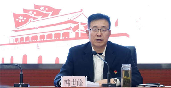 乍暖还寒冬至日，专题党课暖消寒。12月21日，甘肃省司法厅组织开展“深入学习贯彻习近平法治思想 积极投身法治甘肃建设实践”专题党课暨主题党日活动。省司法厅党委委员、副厅长韩世峰同志围绕深入学习贯彻习近