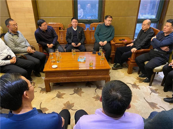 2020年12月20日下午，金昌市律师协会“三公“律师工作委员会召开首届“三公“律师工作座谈会。全市公职律师、公司律师和法律援助律师共18人参加，座谈会由“三公“律师工作委员会主任方智天主持。金昌市司
