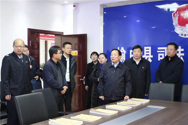 12月22日，甘肃省司法厅党委书记、厅长牛纪南到基层党支部工作联系点兰州市榆中县司法局调研指导，并深入省司法厅联系服务的民营企业兰州庄园牧场股份有限公司走访调研。他强调，要认真学习贯彻习近平法治思想，