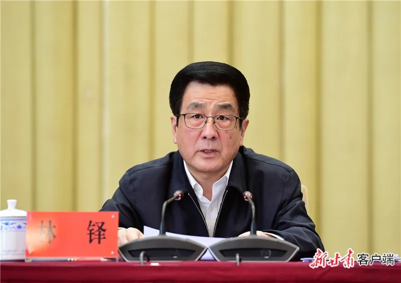 省委全面依法治省工作会议12月29日在兰州召开，省委书记、省委全面依法治省委员会主任林铎出席会议并讲话。他强调，要深入学习贯彻党的十九大和十九届二中、三中、四中、五中全会精神，坚持以习近平法治思想为指