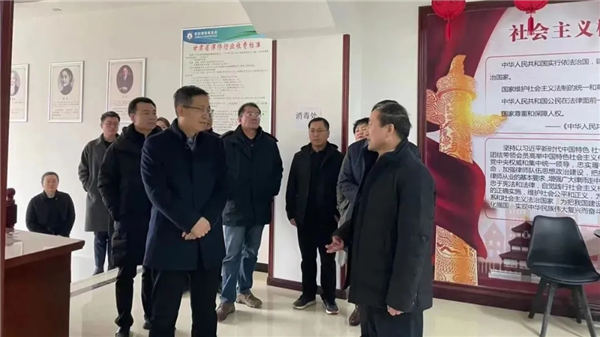2020年12月31日，甘肃省司法厅党委委员、副厅长、甘肃律师行业党委书记韩世峰到临夏州慰问老律师，并深入律所调研、指导律所党建及规范化建设工作。