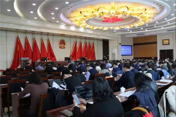本网讯  2月7日下午，甘肃省人大常委会召开2021年立法工作会议，省人大常委会党组副书记、副主任马青林出席会议并讲话，省司法厅党委书记、厅长牛纪南作了题为“把好审查关口，提升立法质效”的大会发言。