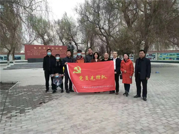 为进一步扎实和深入推进教育整顿，强化党史学习，激励和引领律师尽职尽责、为民服务、肩负担当、敢于作为，2021年3月28日上午，甘肃竭诚律师事务所党支部在党建指导员王鑫的带领下，组织全所党员及非党员律师