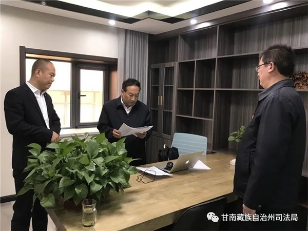 为进一步推动全州律师、公证和司法鉴定行业队伍教育整顿和突出问题专项治理工作深入开展，4月6日，甘南州司法局党委书记、局长郭路带领分管副局长和工作人员到合作市对甘肃佳运（甘南）律师事务所、甘肃利安司法鉴