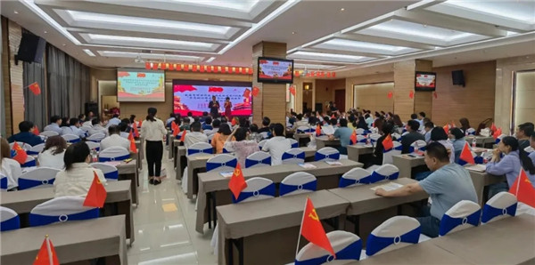 在全国喜庆中国共产党百年华诞之际，金昌市司法行政系统隆重开展庆祝建党100周年系列活动。6月10日上午，由金昌市律师协会承办的、旨在回顾党史、重温宗旨、抒发情怀、展示才华、凝聚力量、鼓舞斗志的“不忘初