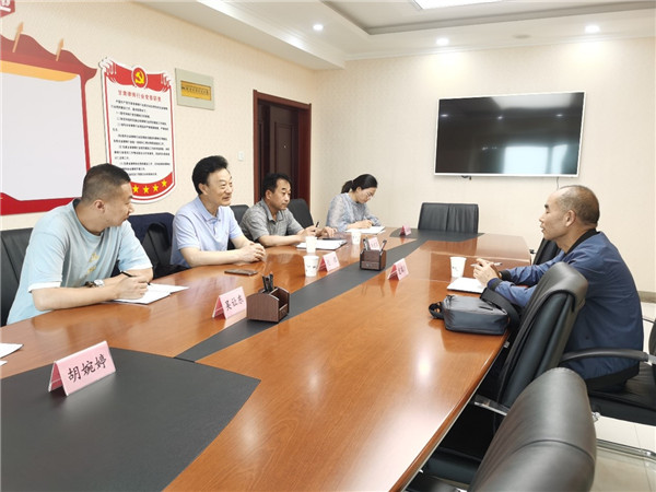 6月16日上午，陕西省律师协会会员（业务）部部长龙瑞东来甘肃省律师协会访问交流，甘肃省律师协会会长赵耀，省律师行业党委专职副书记年发苗以及省律协秘书处工作人员陪同交流。
