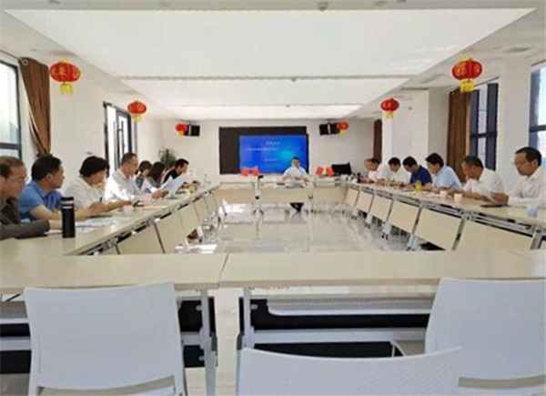 6月19日上午，省律协直属分会考核委员会在甘肃兴正天律师事务所对省属所29名申请律师执业人员进行了面试考核。为保障面试考核顺利进行，甘肃省律师协会直属分会考核委员会在6月5日召开专门会议，参会委员就面
