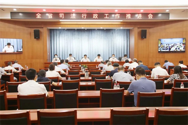 8月25日，甘肃省司法厅召开全省司法行政工作推进会，深入学习贯彻习近平法治思想和习近平总书记“七一”重要讲话精神，贯彻落实省部级、厅局级政法干部学习贯彻习近平法治思想专题研讨班精神，以及政法领域全面深