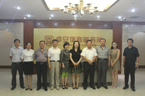 2014年7月14日至20日，由省律师协会副会长陈玉萍带队，与我省律师协会常务理事罗晓伟、袁振林,庆阳市律师协会会长刘志杰，秘书处工作人员王瑛一行五人，前往重庆，四川参观考察学习。
