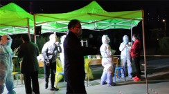 这场防控新冠肺炎的战争还在持续，当前，兰州疫情防控形势严峻复杂，甘肃上下，众志成城，投入到这场没有硝烟的战争，有“不论生死不计报酬”的白衣天使，有默默奉献在防疫一线的基层工作者，而与他们一起逆流而上的