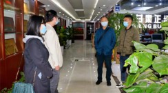 10月27日上午，陇南市律师协会会长李文阁、秘书长袁麒涛等一行到市区律所检查律所疫情防控工作。李文阁一行先后到甘肃正步律师事务所，甘肃秦陇律师事务所，陇南朝阳律师事务所，甘肃泾江律师事务所，甘肃正川律