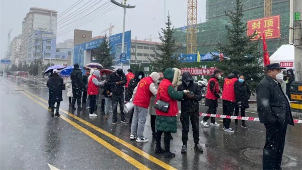 疫情就是命令，防控就是责任。疫情面前，最能体现一名律师的责任担当和无私奉献，自10月17日我省新冠肺炎疫情发生以来，面对这场没有硝烟的“全民战疫”，甘南州律师行业党委、律师协会和全州律师坚决贯彻落实各
