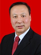 男，回族，生于1968年6月，1990年毕业于中央民族大学法学专业，大学本科学历。1990年8月至191996年12月在临夏州律师事务所工作；1997年1月至2020年9月担任临夏宏远律师事务所主任。期间，被聘任为临夏州政府常务法律顾问、临夏州现代职业学院法制副校长、法律顾问、临夏市公安局、临夏市委统战部等单位的常年法律顾问。工作认真负责，多次被评为“临夏州司法局先进工作者”、“临夏州司法局优秀党员”，2014年被评为“全省优秀律师”，2018年被省律协党委评为“甘肃省律师行业优秀党务工作者”。