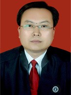 男，汉族，生于1967年7月，博士在读，民盟盟员。2003年2月至2005年5月在甘肃天问律师事务所执业，2005年6月至2016年7月在甘肃金致诚律师事务所担任副主任，2016年8月至2018年9月在甘肃玉榕律师事务所执业，2018年9月至今为北京大成（兰州）律师事务所高级合伙人、税务部主任、大成DENTONS全球高级合伙人、北京大成（兰州）律师事务所财税中心主任，现任中国财税法学研究会理事、全国律师协会财税法专业委员会委员、甘肃省律师协会财税委员会主任，甘肃省律协政府法律顾问专业委员会副主任、中国社会