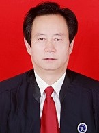 男，汉族，生于1963年2月，中共党员，西北政法大学本科学历。1986年执业至今，现为甘肃拓原律师事务所党支部书记、主任。担任甘肃省律师协会副会长、中国法学会会员、天水仲裁委员会仲裁员、庆阳仲裁委员会仲裁员。曾经被司法部授予“全国律师从业清廉积极分子”荣誉称号，被甘肃省委、省人民政府授予“甘肃省政法战线先进工作者”荣誉称号，被甘肃省司法厅、省律师协会评选为“全省优秀律师”和“全省优秀刑事辩护律师”，被庆阳市委、市政府树立为“全市十大杰出青年”、“全市精神文明建设标兵”、“全市优秀共产党员”。出版发行《中国